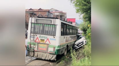 HRTC bus car collision on chandigarh manali highway in Mandi Himachal Pradesh