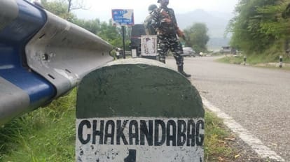 जम्मू-कश्मीर: पुंछ एलओसी पर चक्कां दा बाग इलाके में घुसपैठियों के खिलाफ ऑपरेशन, देर रात जमकर हुई थी गोलाबारी Soldier injured in encounter with terrorists, search underway near LoC in J-K's Poonch
