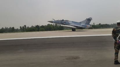 fighter planes sukhoi mirage thunder fly air show air force in purvanchal expressway