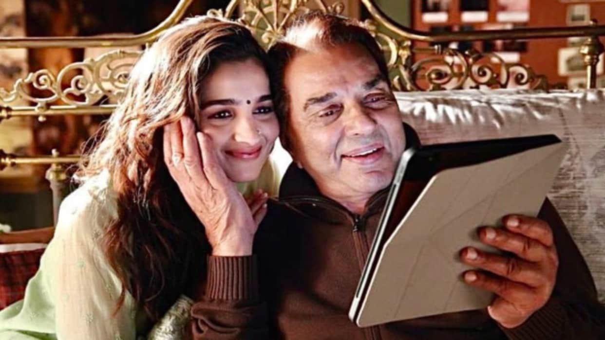 Dharmendra Shares Picture with Alia Bhatt from Rocky Aur Rani Ki Prem Kahani set and write a note for actress