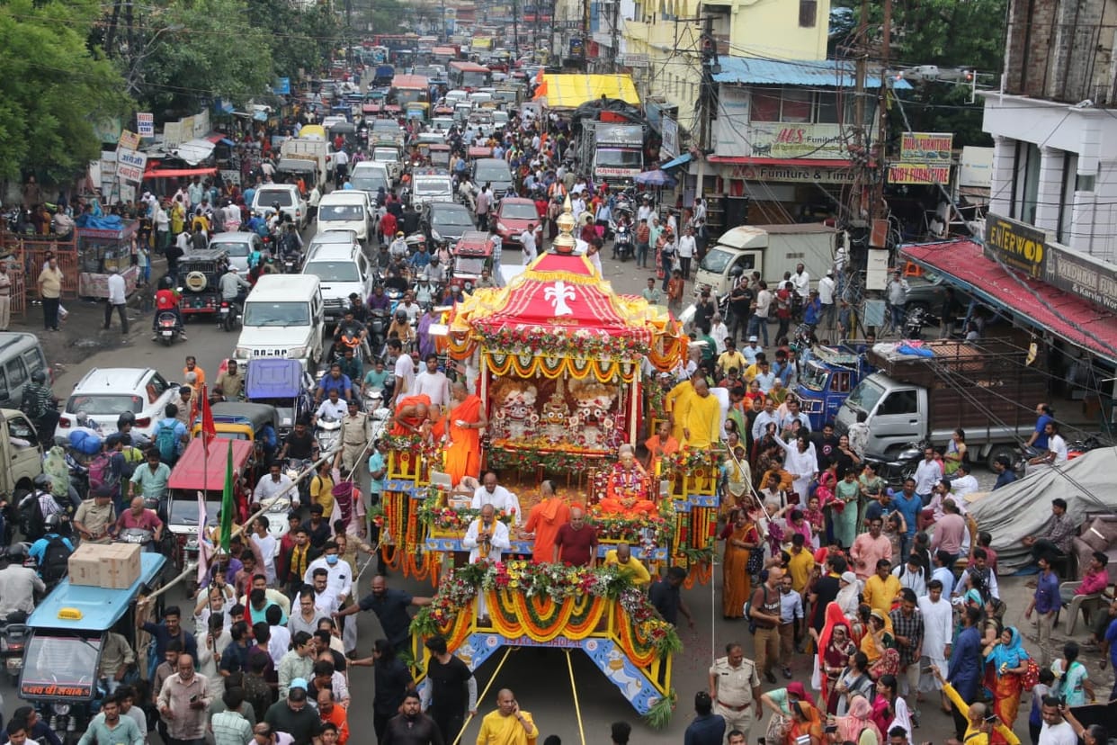 Bhopal News: Devotees of warring Ukraine and Russia chanted Harinam together in Shri Jagannath Rath Yatra