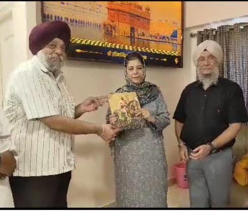 Bihar: Former Jammu and Kashmir CM Mehbooba Mufti reached Takht Shri Harmandir Gurudwara.