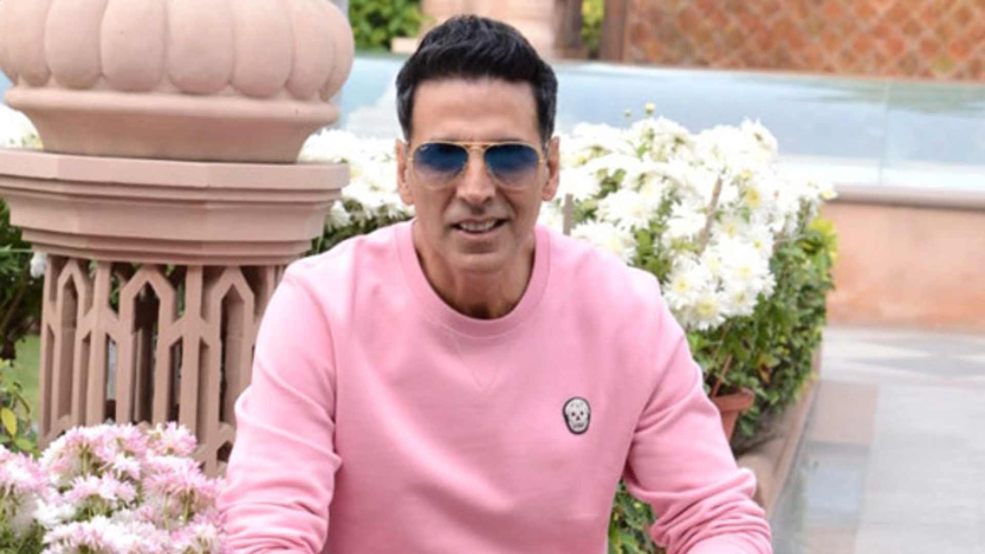 Bollywood Actors Debut Fees And Latest Fees Comparison Shahrukh Khan Akshay Kumar Aamir Khan