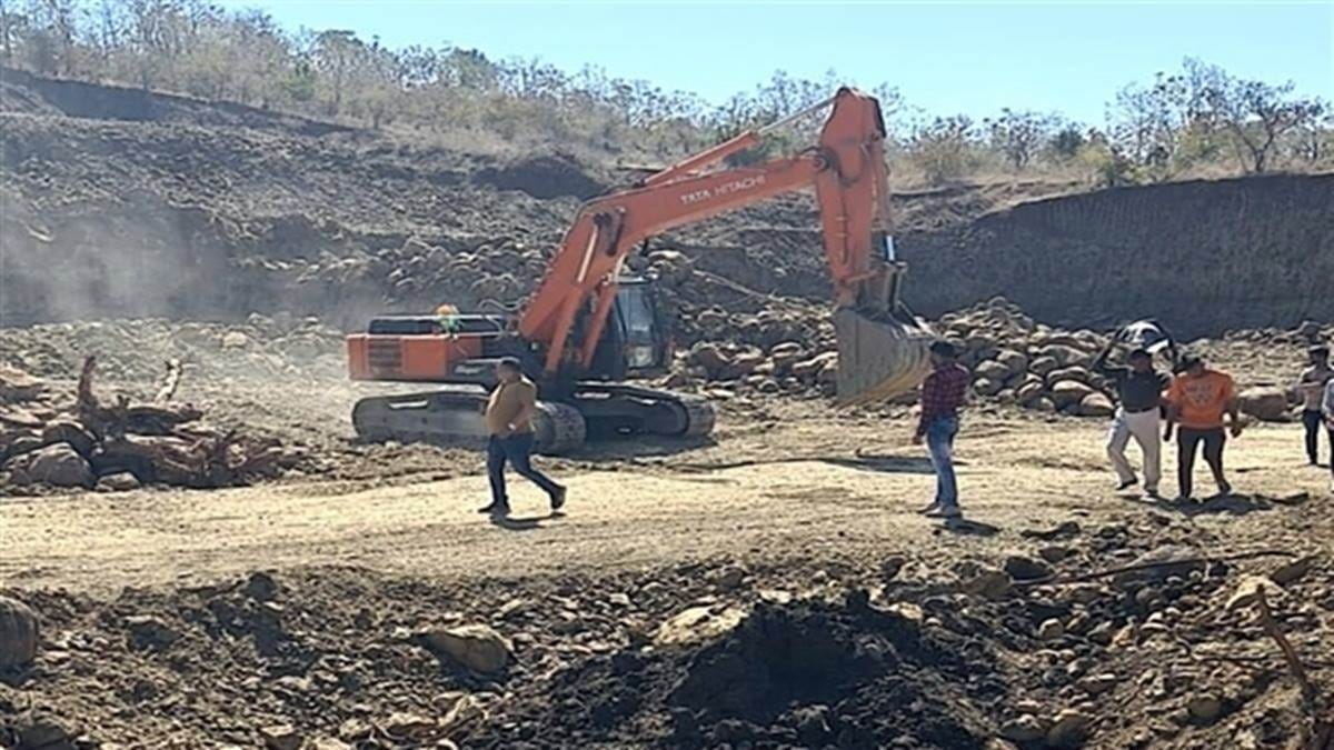 Mineral mafia had laid nails on the road to block the way of the police, the administration imposed a fine of