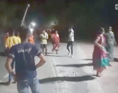 एक लाख का इनामिया गिरफ्तार: थाने पर प्रदर्शन करने पहुंचे समर्थकों पर पुलिस ने किया लाठीजार्च