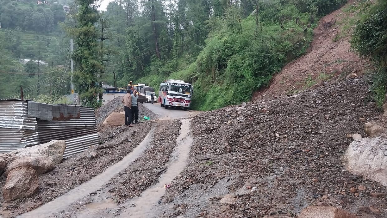 himachal pradesh weather water level of Sutlej river increased in Mandi Electricity failure of villages rain