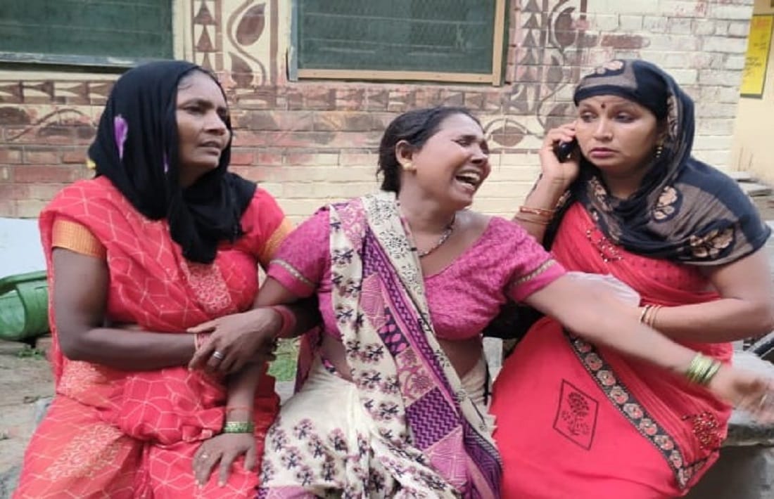 One dead due to lightning while digging pond in jaunpur 12 laborers scorched,