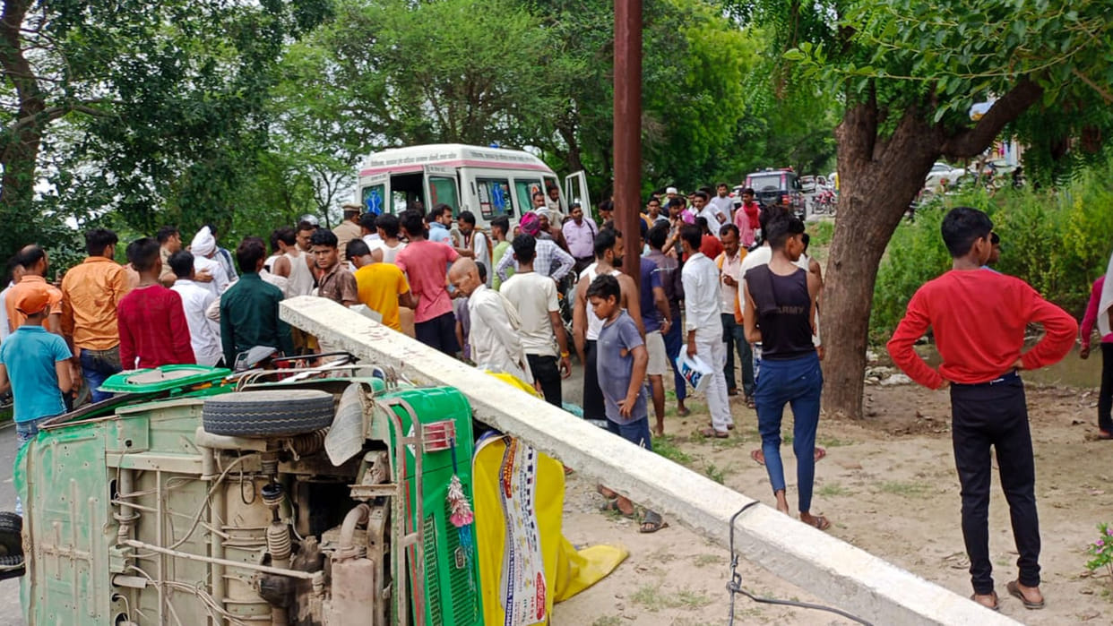 Auraiya Accident: Overloaded auto collides with electric pole, 10 injured