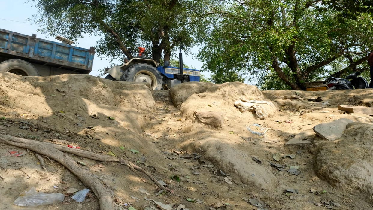 Domingarh Gahasad Dam Soil fell on dam road potholes will be bridged soon