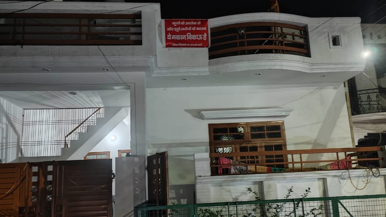 a man complain neighbour house 34 dogs in lucknow