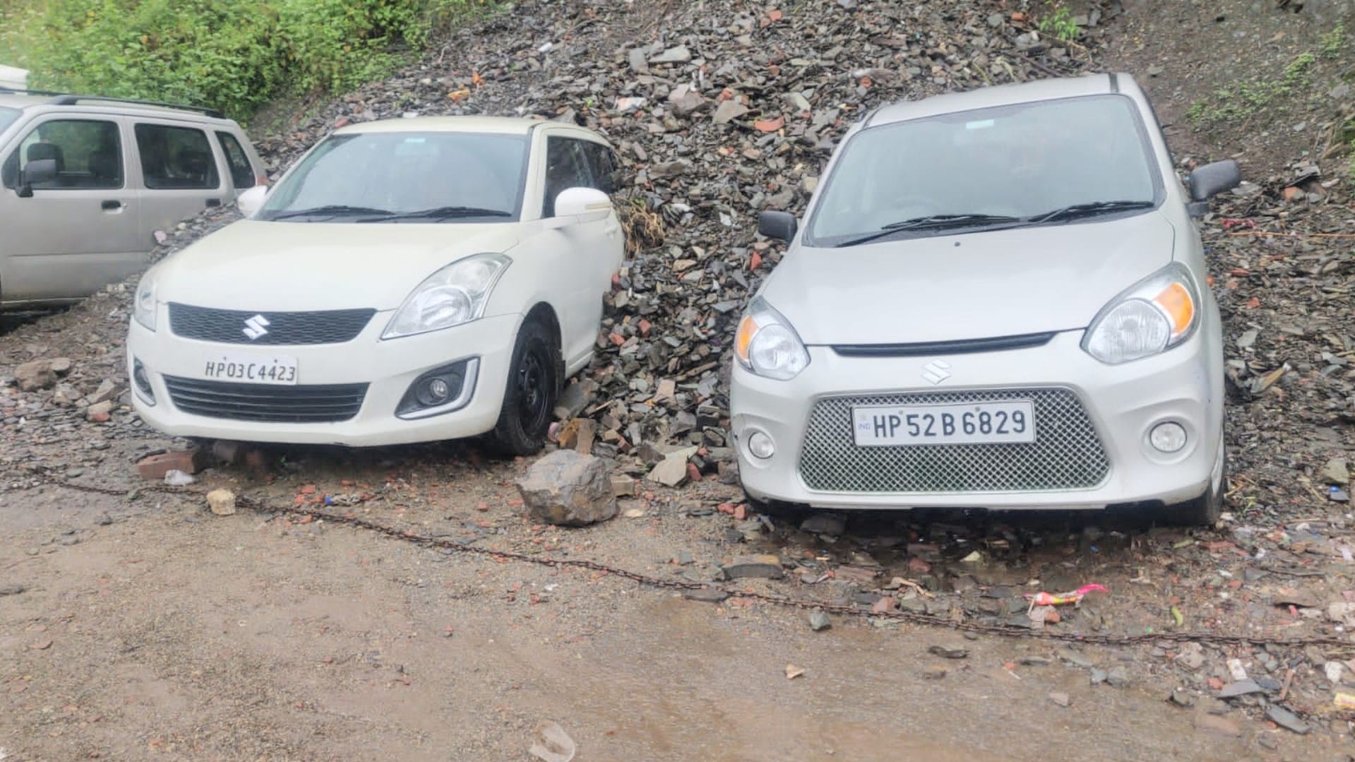 himachal weather update heavy rain in himachal many road closed vehicles buried in landslide