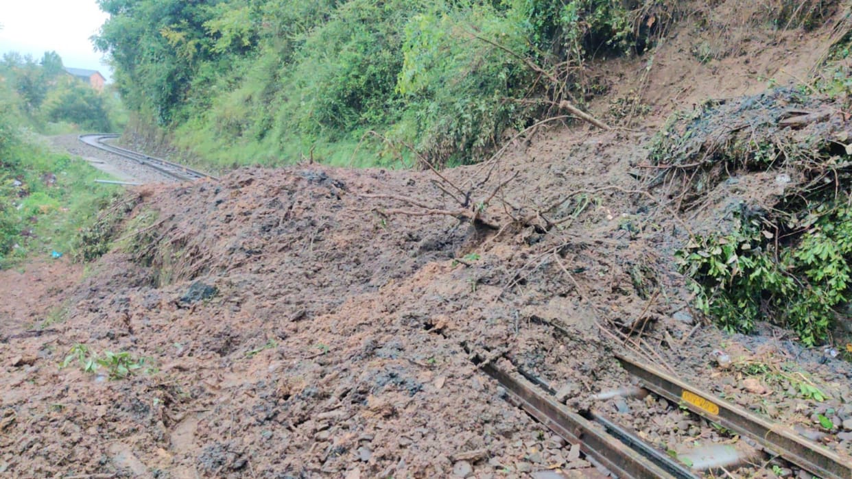 himachal weather: Landslide on Kalka Shimla Railway track all trains cancelled