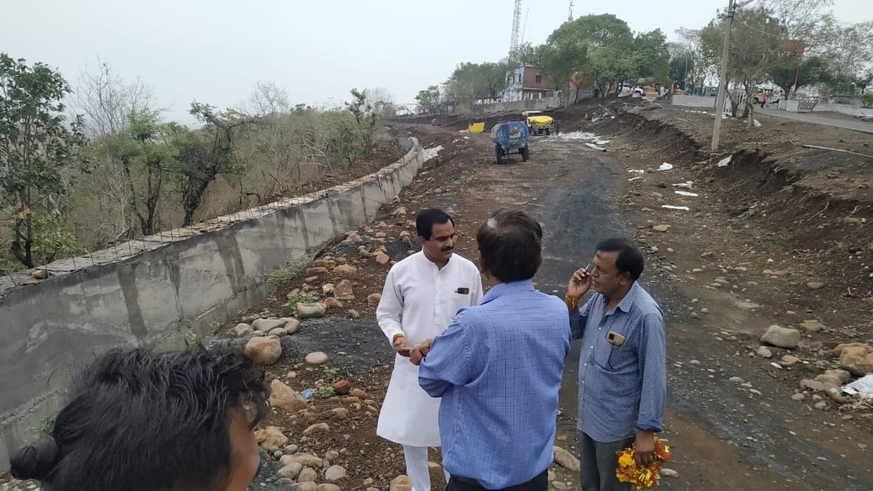 Rajgarh: MLA furious over negligence in ongoing construction work in Jalpa temple, lashed out at contractor