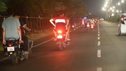 Cars drive at high speed under influence of alcohol on banks of Ramgarh tal gorakhpur