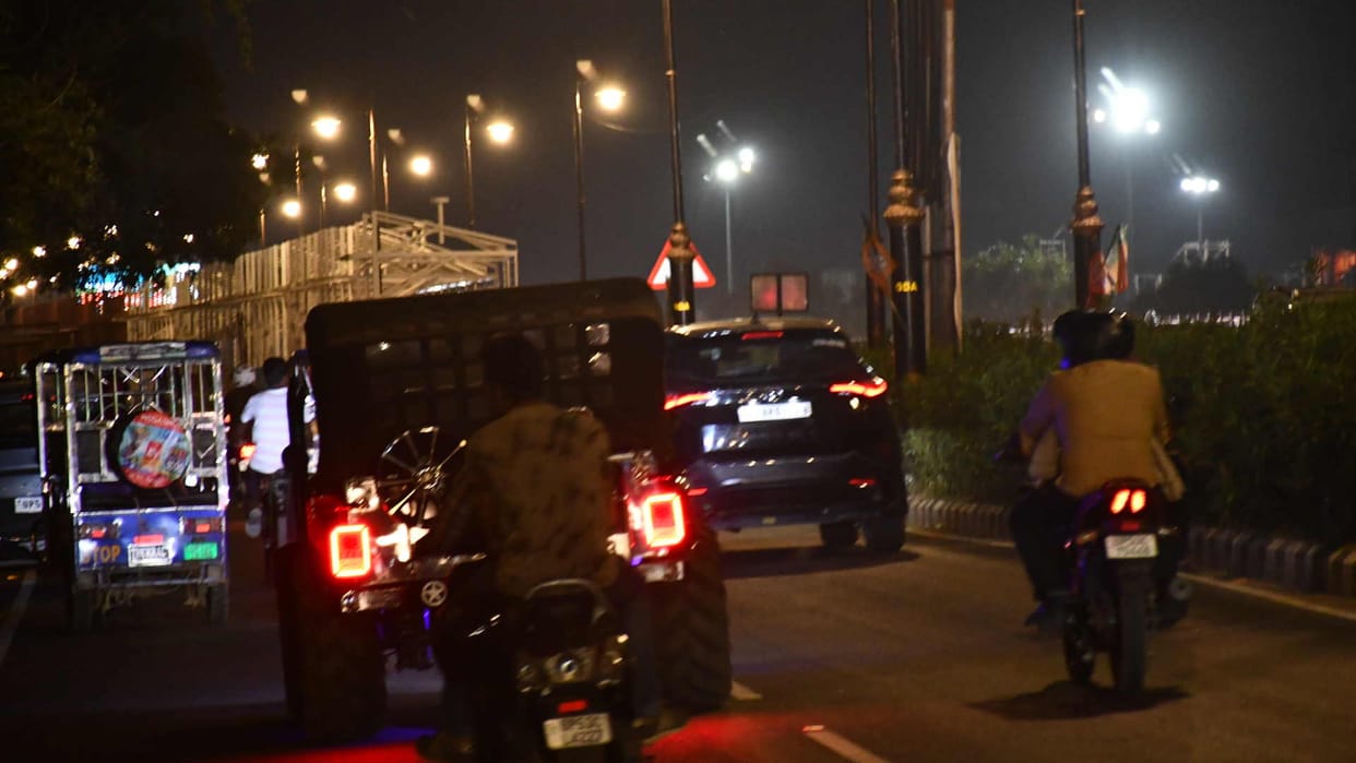 Cars drive at high speed under influence of alcohol on banks of Ramgarh tal gorakhpur
