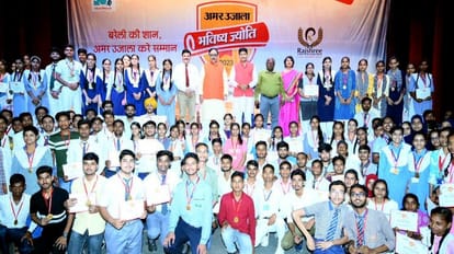 amar ujala bhavishya jyoti samman 12 hundred students got medals