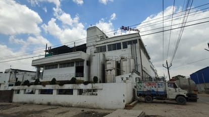 Bihar News: Many people got sick due to ammonia gas in dairy in Vaishali, people narrated their tragedy.