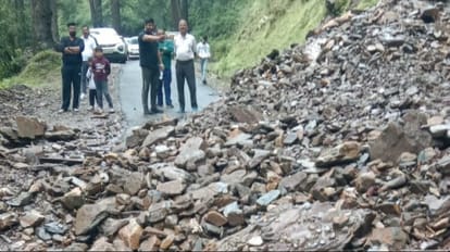 200 tourists and devotees rescue from shikari devi  mandi  himachal pradesh