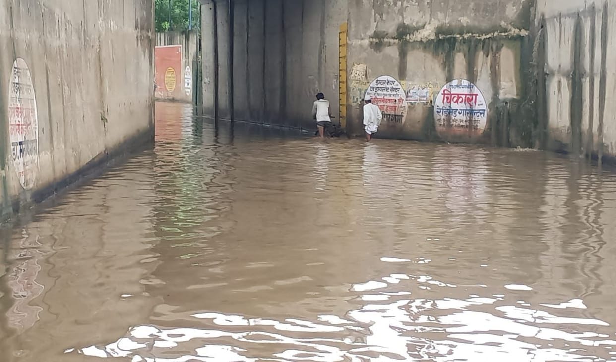 Rain in Baghpat: roads became swimming pools, railway underpasses also submerged, many villages were cut off