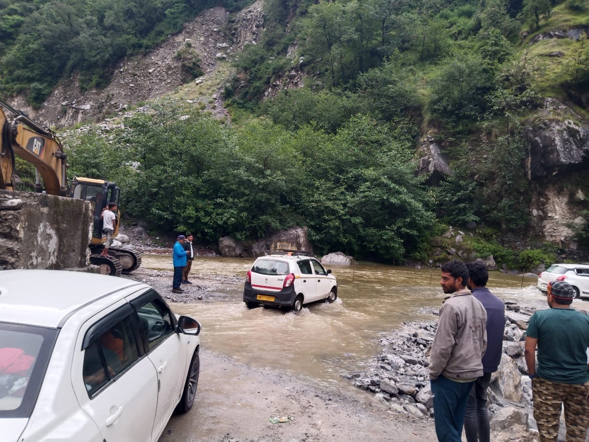 Chardham Yatra 2023 Weather news Badrinath Highway closed in Kanchan Ganga And kachra nala due to heavy rains