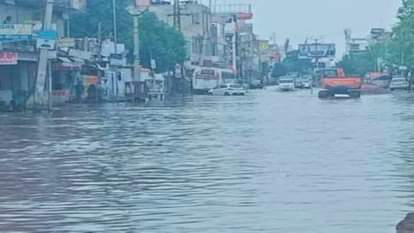 सीकर में आज बारिश से सड़कों पर चली पानी की चादर