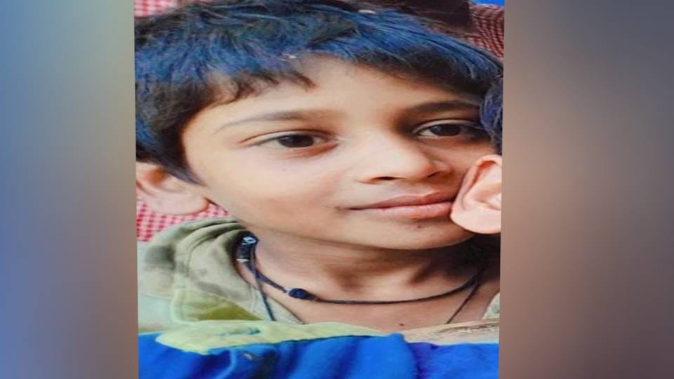 Innocent child died due to falling wall due to rain in Firozabad