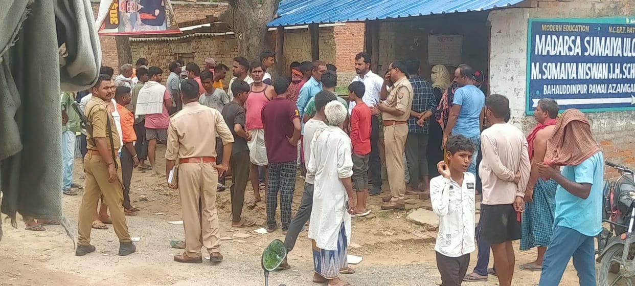 Azamgarh: The high tension wire broke and fell on the middle-aged, death on the spot, the deceased was buildin
