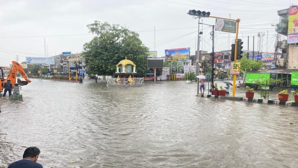 Monsoon 2023 first Rainfall in Uttarakhand Weather News Haridwar waterlogging many vehicles drowned photos