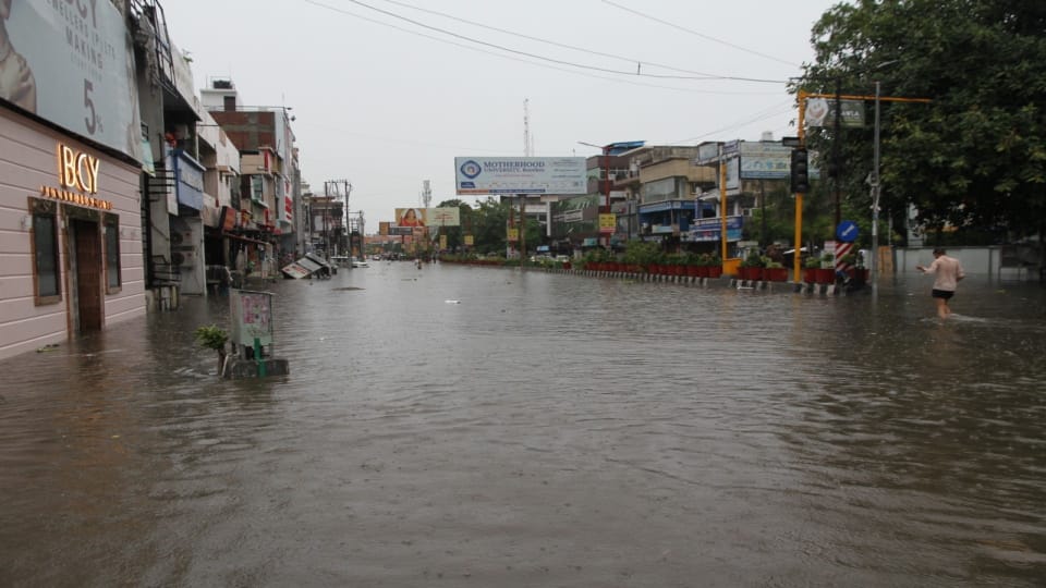 Monsoon 2023 first Rainfall in Uttarakhand Weather News Haridwar waterlogging many vehicles drowned photos