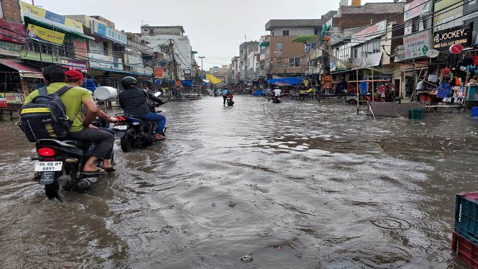 Waterlogging due to rain in Delhi