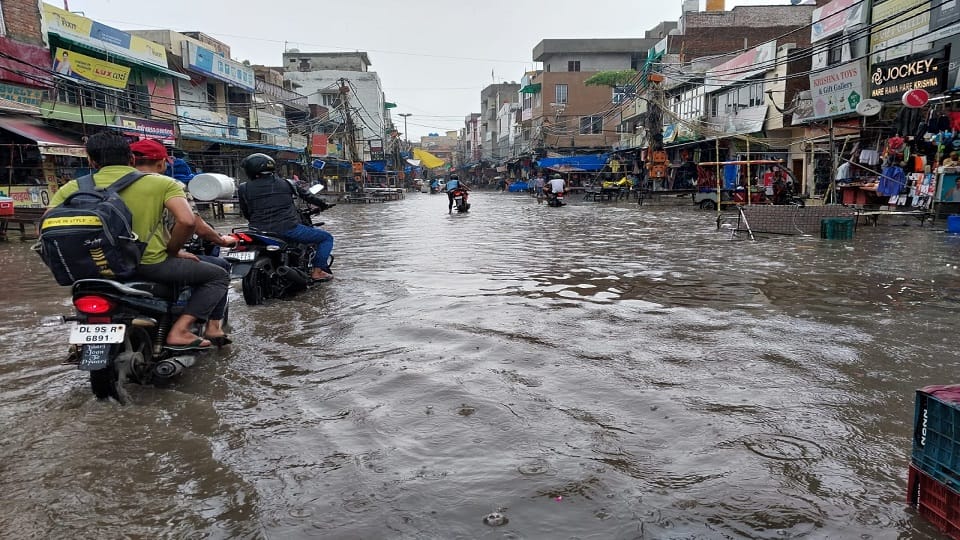 Waterlogging due to rain in Delhi