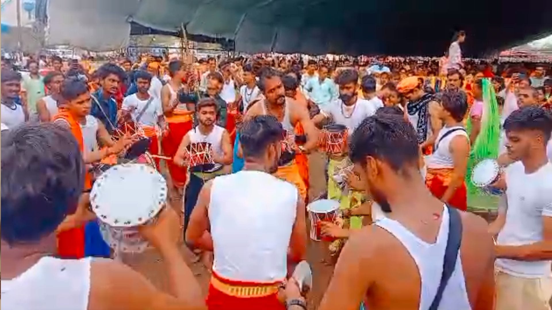 Dhirendra Shastri will tell the katha in Rajgarh, thousands of women participate in the Kalash Yatra