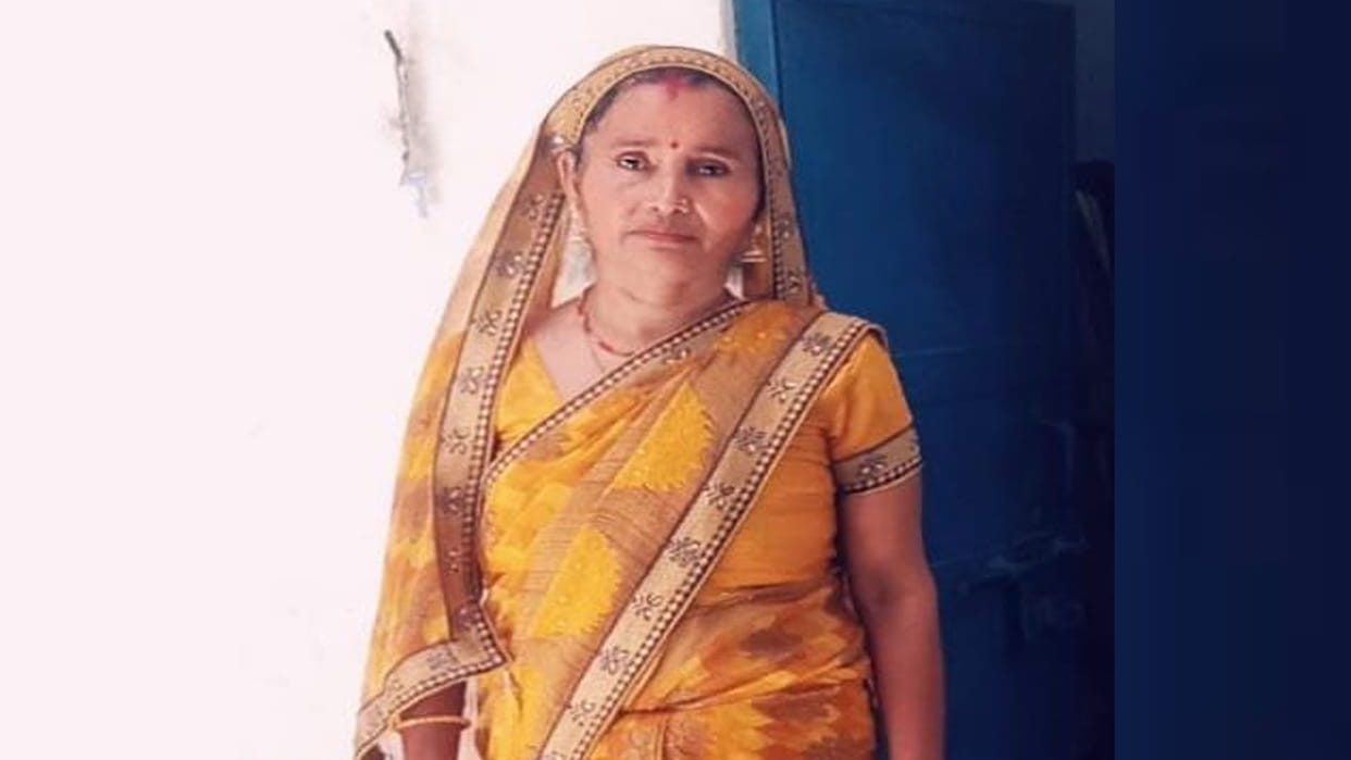 Etawah: Woman died after falling from bike