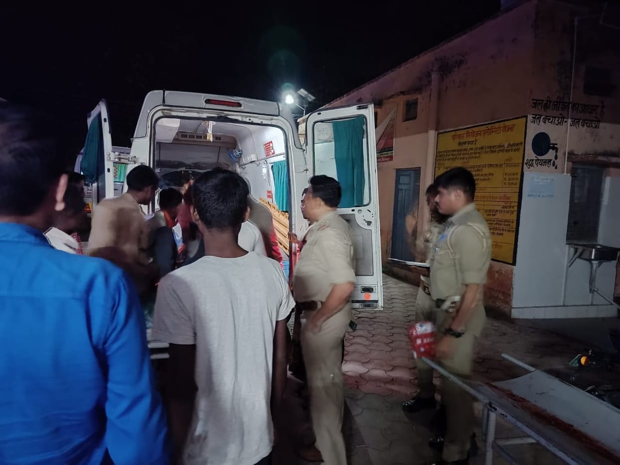 Unknown dumper trampled father and son in Chitrakoot, accident happened while parikrama, both died
