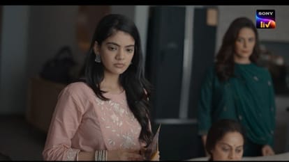 Kafas Web Series Review in Hindi Sony Liv Sharam Joshi Mona Singh Mona Basu Mukesh Chhabra Applause