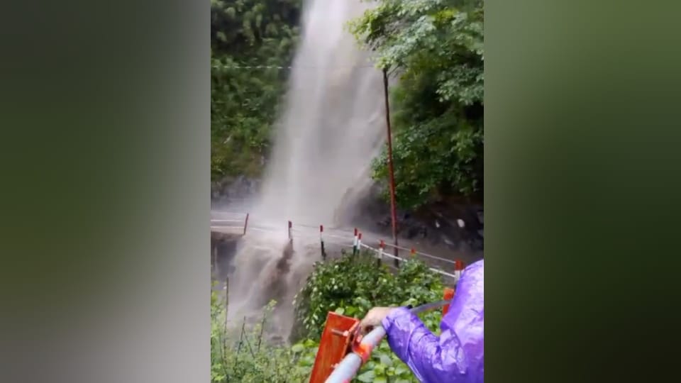 Kedarnath Yatra: female Pilgrims from Gujarat died after fell into ditch during being hit by a stone