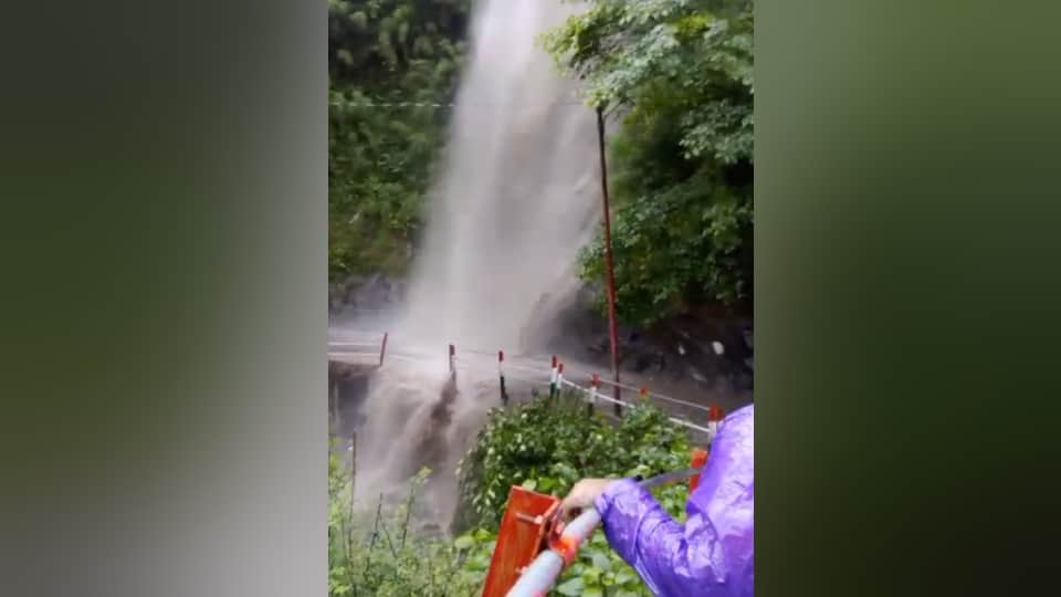 Monsoon 2023 In Uttarakhand Weather Gadera overflow in Kedarnath driver dies after stone falls on taxi