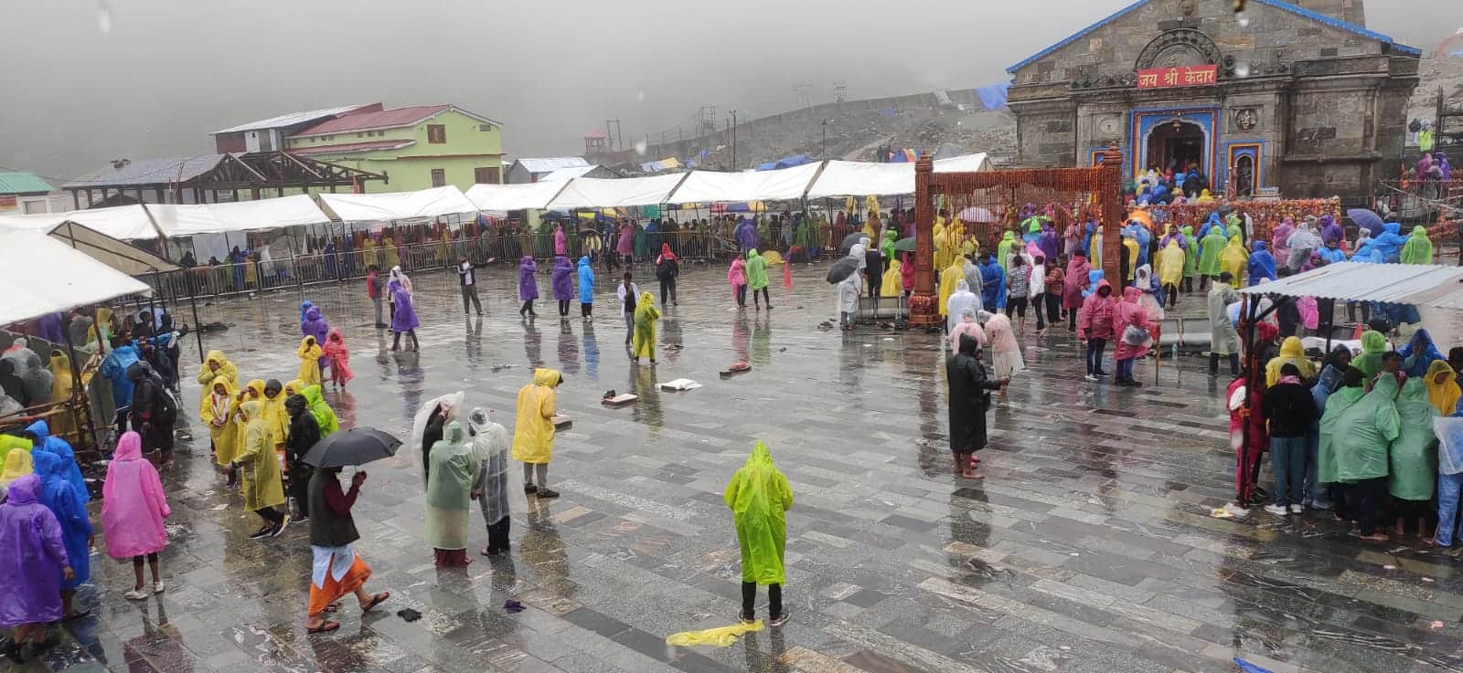 Monsoon 2023 In Uttarakhand Weather Gadera overflow in Kedarnath driver dies after stone falls on taxi