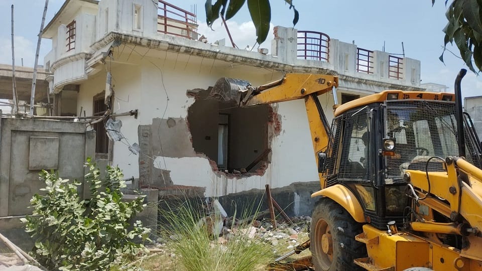 Illegal house of Mafia Vinod Upadhyay brother in Gorakhpur