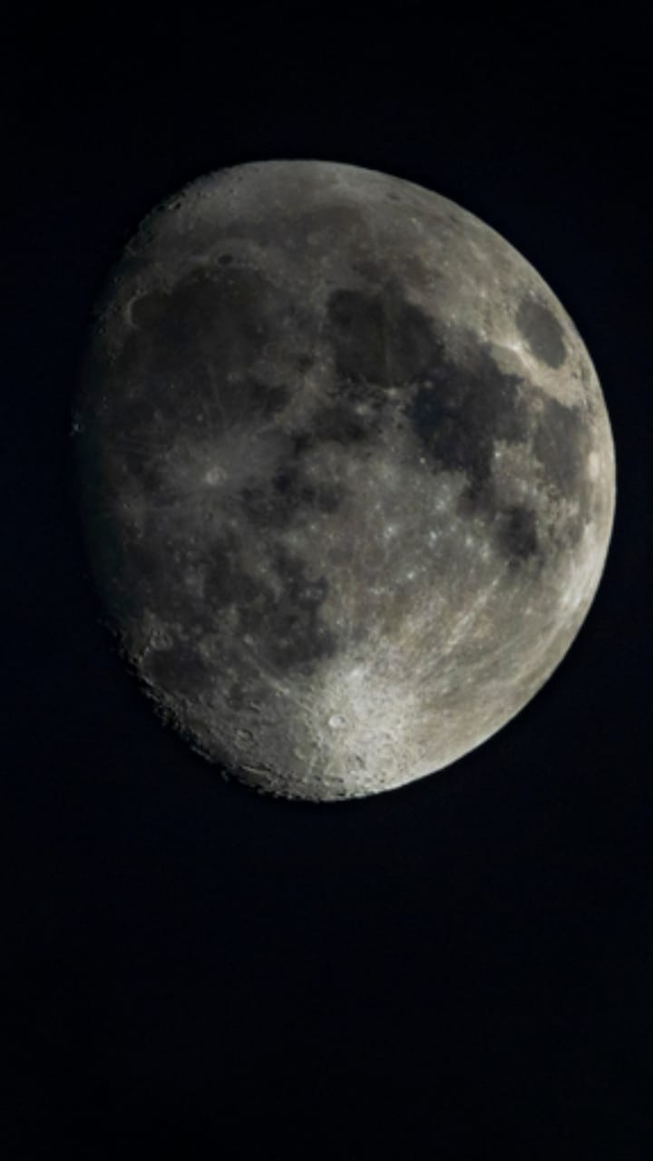 Nasa sets the deadline to make homes for humans on moon by 2040