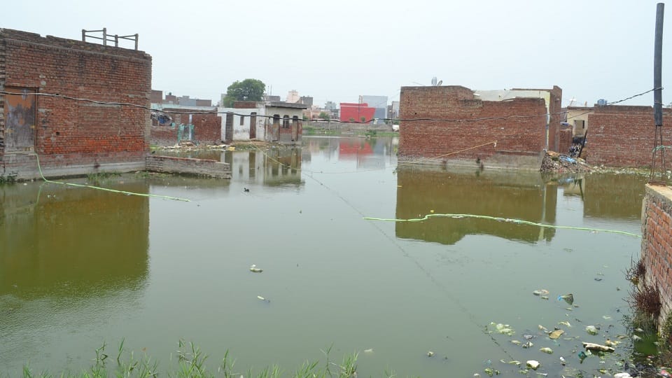 Waterlogging without rain, dirty water entering houses