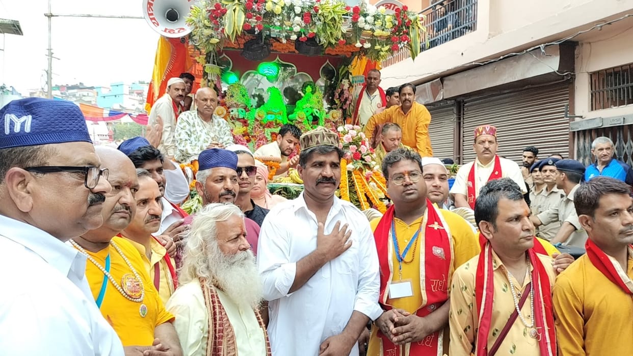 Muslims offered fruit in bhagwan jagannath rath yatra at Nahan Sirmour