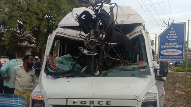 Tamil Nadu Road Accident Traveller Vehicle Hit Two Wheeler From Behind ...
