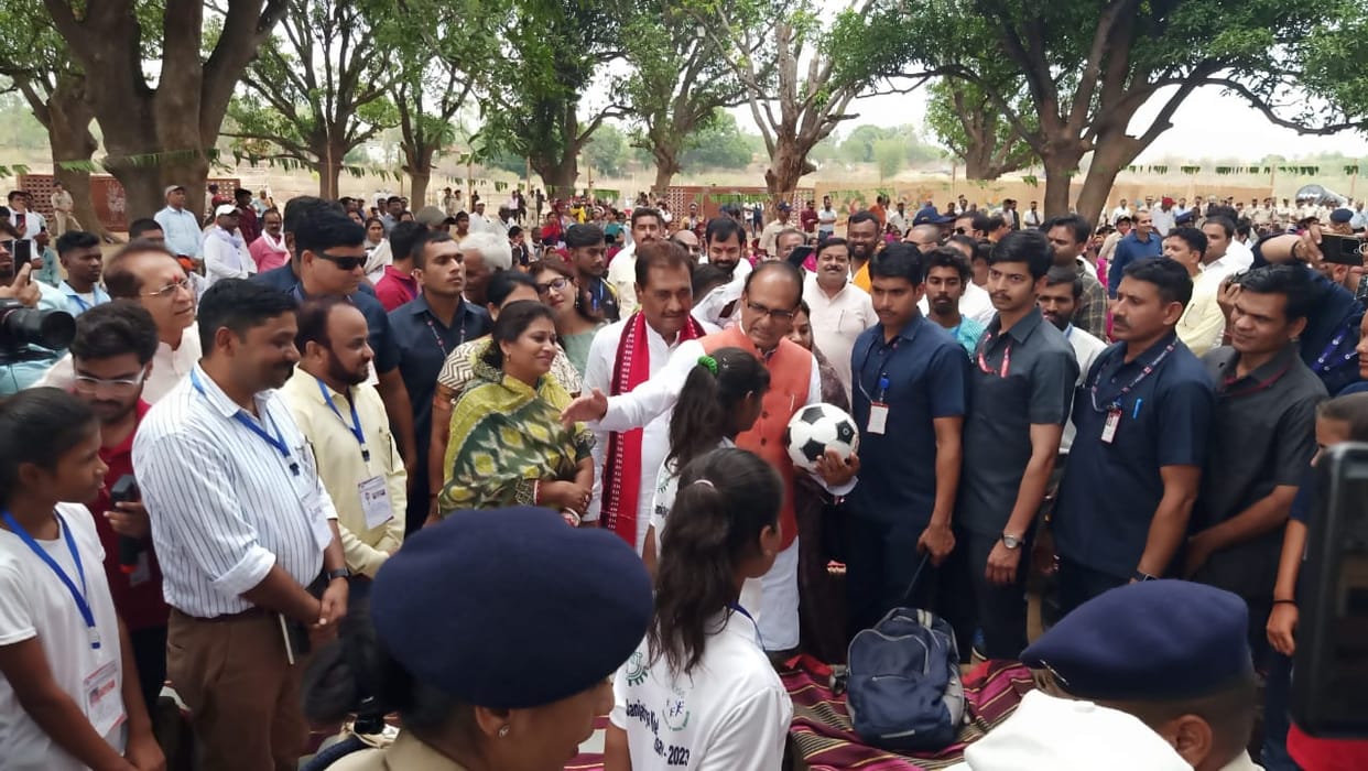 MP News: CM Shivraj reached Lalpur and Pakaria, inspected the arrangements for PM's program