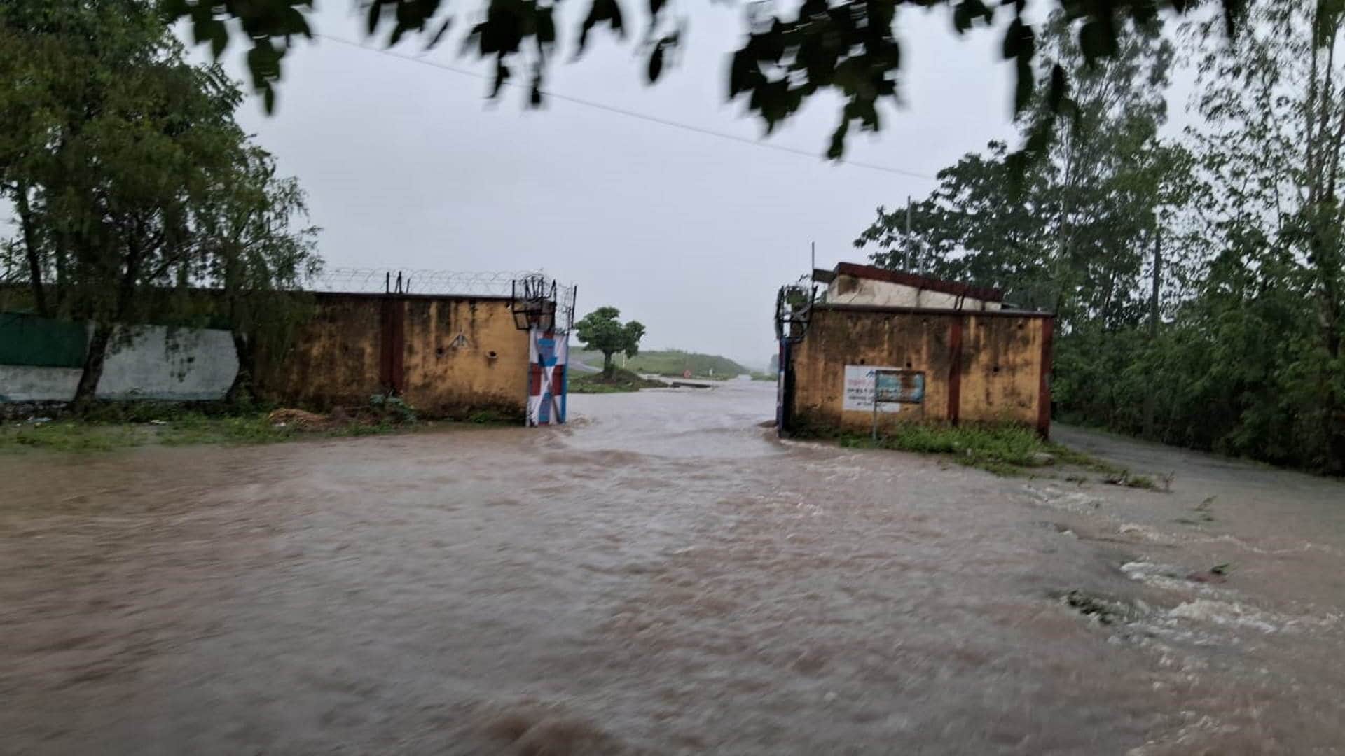 Monsoon Uttarakhand Weather Update Today 25 June  heavy rains Flight could not land at Dehradun airport