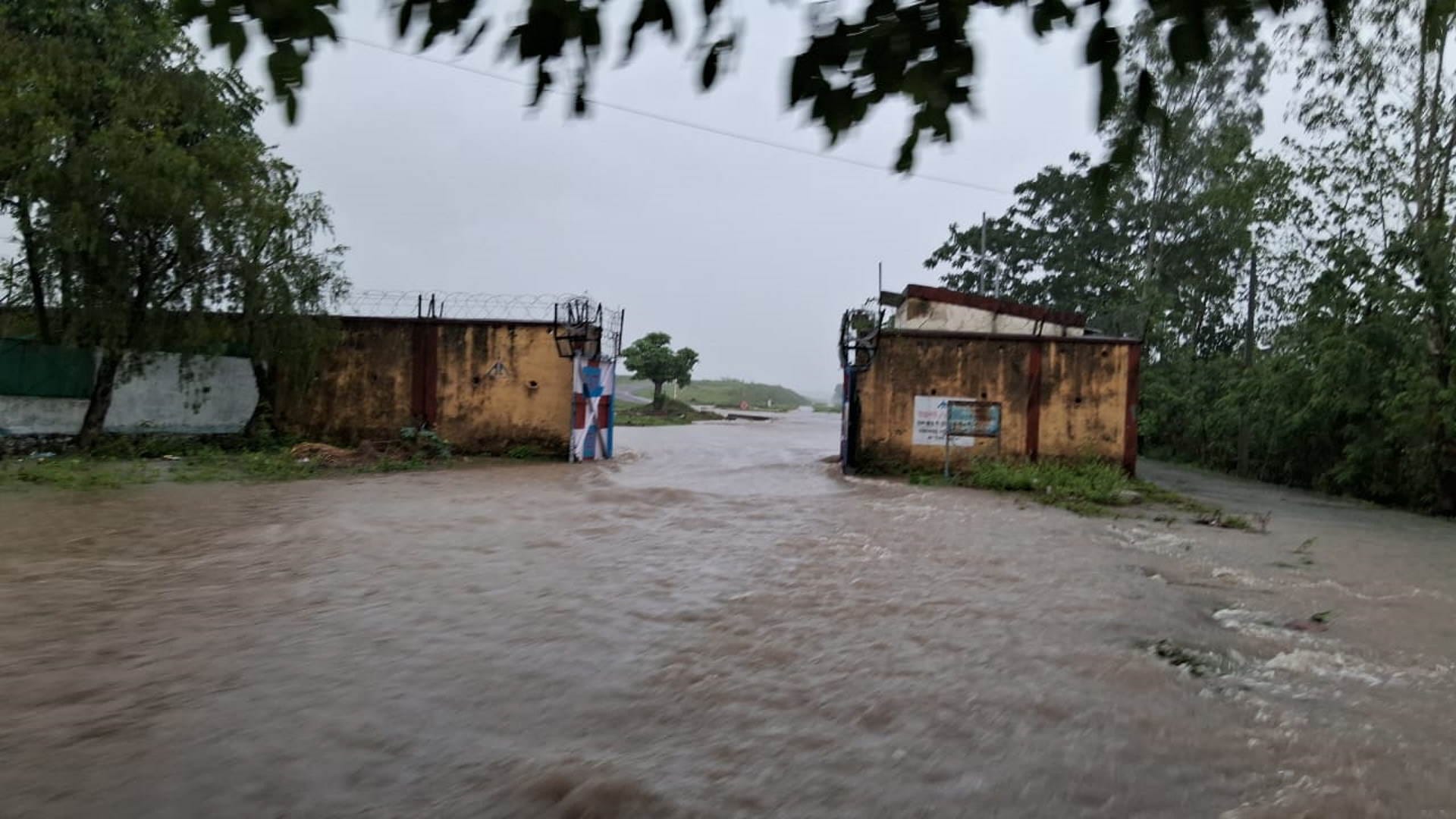 Monsoon Uttarakhand Weather Update Today 25 June  heavy rains Flight could not land at Dehradun airport