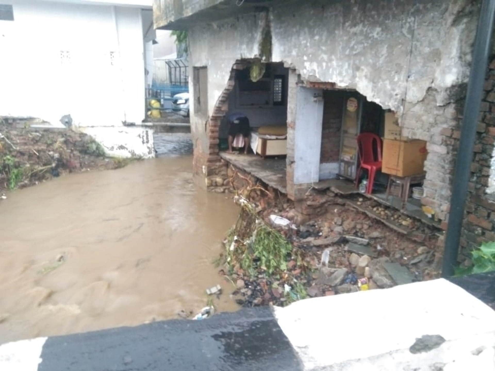 Monsoon Uttarakhand Weather Update Today 25 June  heavy rains Flight could not land at Dehradun airport