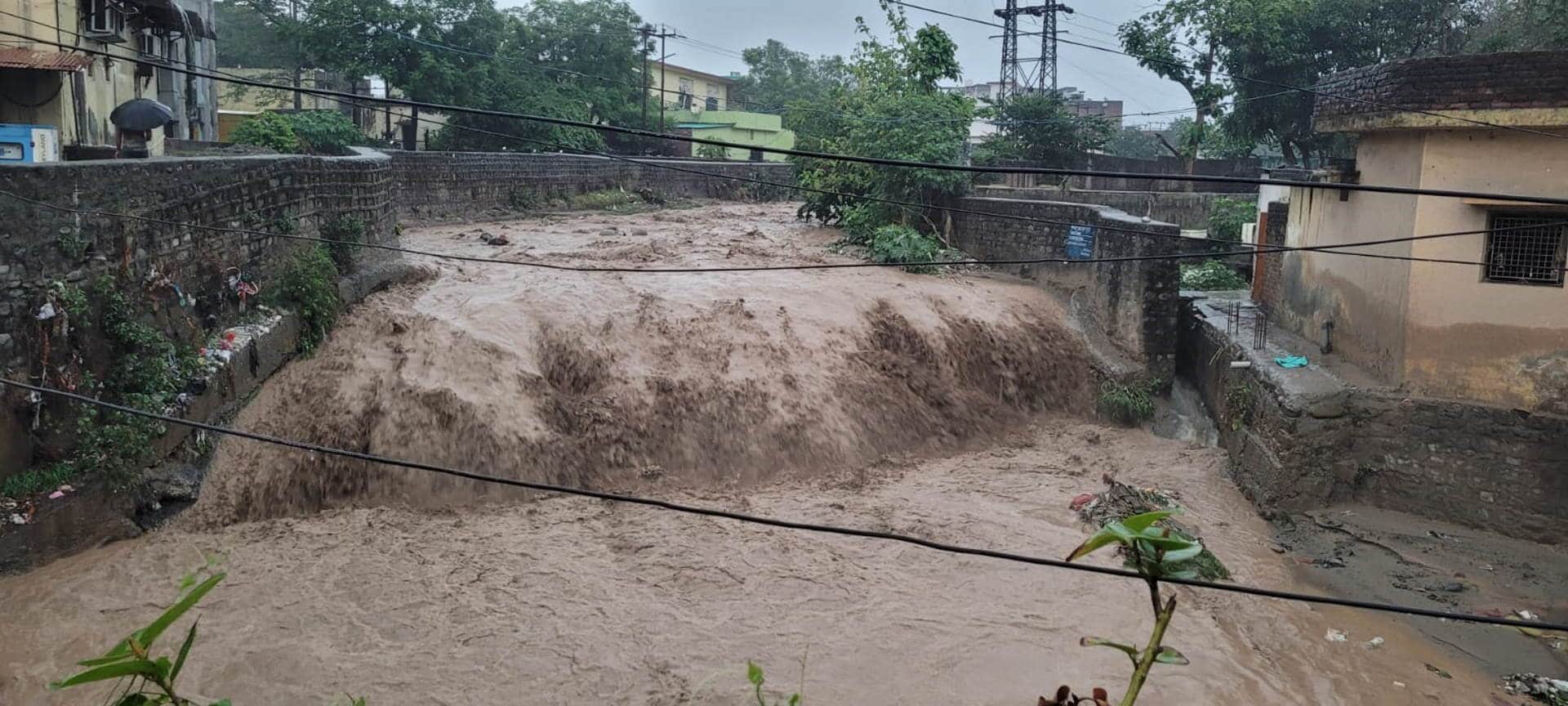 Monsoon Uttarakhand Weather Update Today 25 June  heavy rains Flight could not land at Dehradun airport