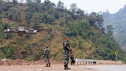 Amarnath Yatra 2023: सीआरपीएफ की 'मददगार' सहायता के लिए तैयार, परेशानी होने पर 14411 पर आप भी करें संपर्क Amarnath Yatra 2023: CRPF madadgar ready for help, you can contact on 14411