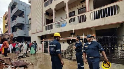 hyderabad Hydraulic jacks lift house with 16 inside triggers a perilous tilt Latest News Update